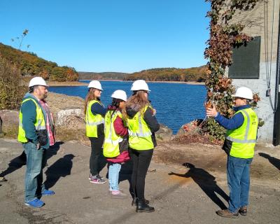 Drinking Water Treatment 学生s at Cobble Mt. 储层